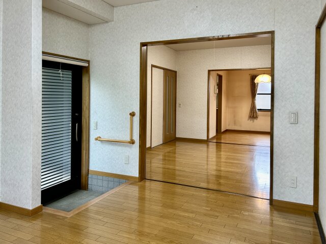 もう一つの玄関口は、そのまま利用すれば、事務所兼用住宅などに向いていると思います。