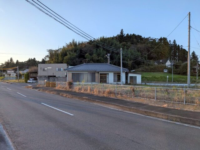 外観(県道194号から)